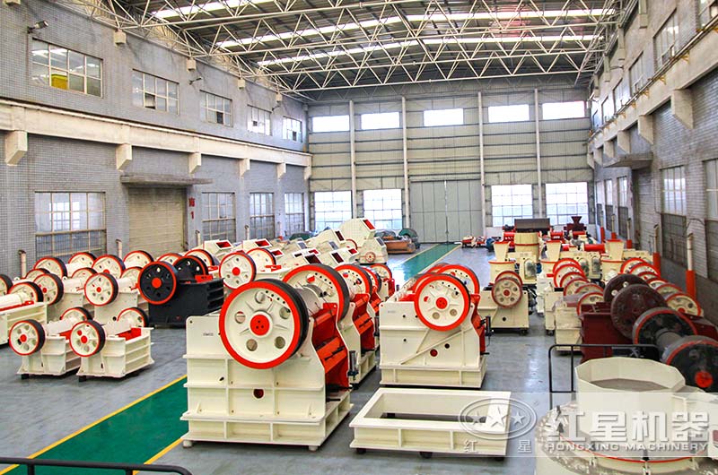 中型碎石機(jī)生產(chǎn)車(chē)間 中型碎石機(jī)生產(chǎn)車(chē)間