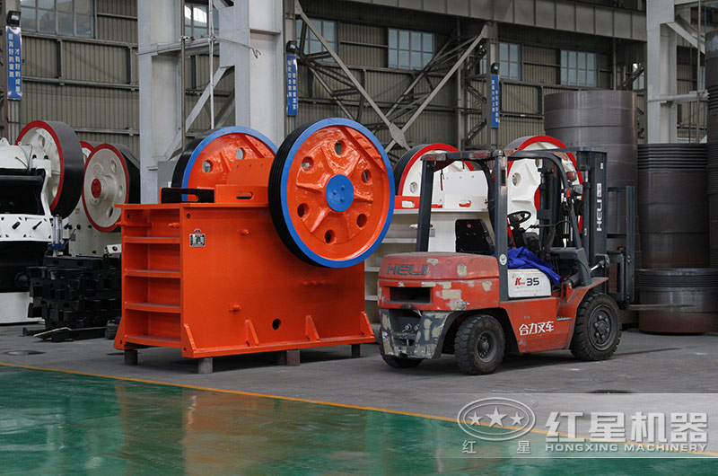 一個采石場投資一套大型鵝卵石破碎生產(chǎn)設備需要多少錢？