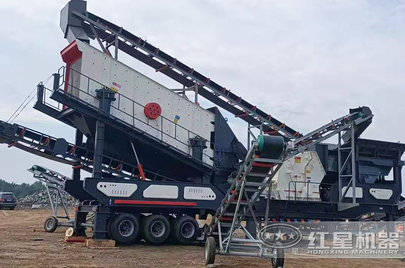 移動(dòng)破碎機(jī)工作現(xiàn)場(chǎng)圖片 移動(dòng)破碎機(jī)工作現(xiàn)場(chǎng)圖片