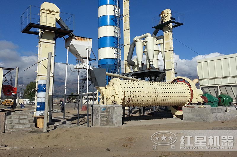 球磨機(jī)粉磨水泥熟料現(xiàn)場