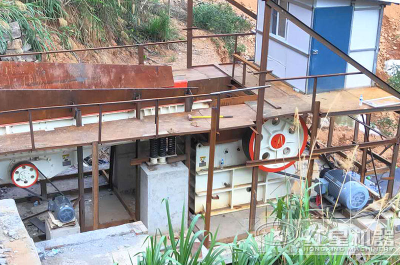 河北客戶69顎式破碎機工作現(xiàn)場 河北客戶69顎式破碎機工作現(xiàn)場