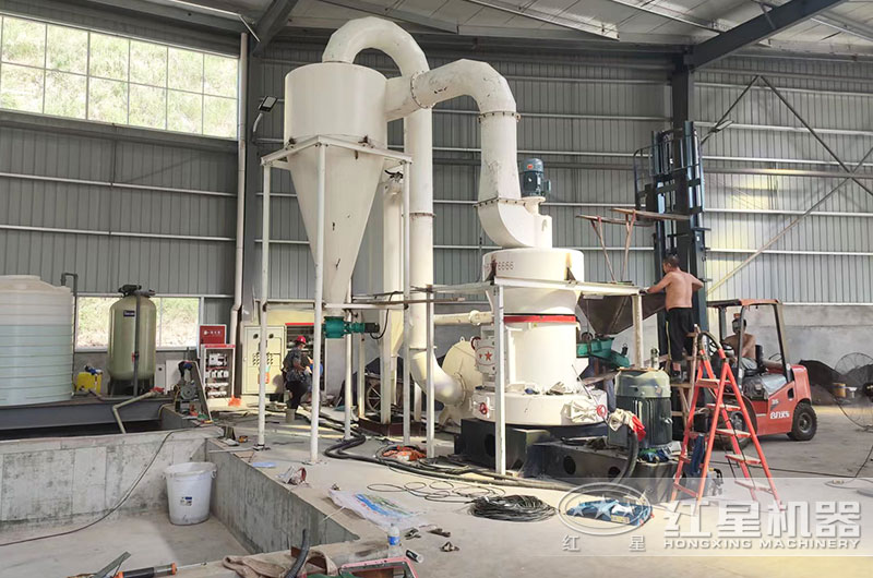 立磨機(jī)工作現(xiàn)場實(shí)拍圖 立磨機(jī)工作現(xiàn)場實(shí)拍圖