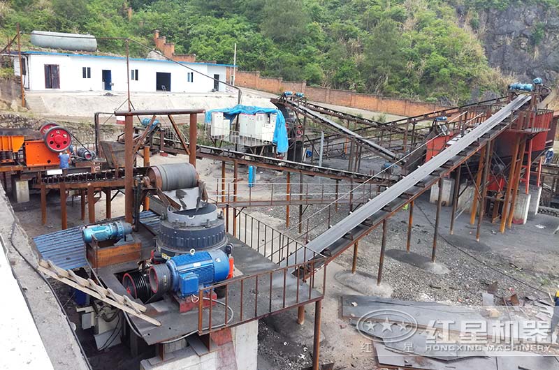 焦炭破碎現(xiàn)場(chǎng)實(shí)拍圖 焦炭破碎現(xiàn)場(chǎng)實(shí)拍圖