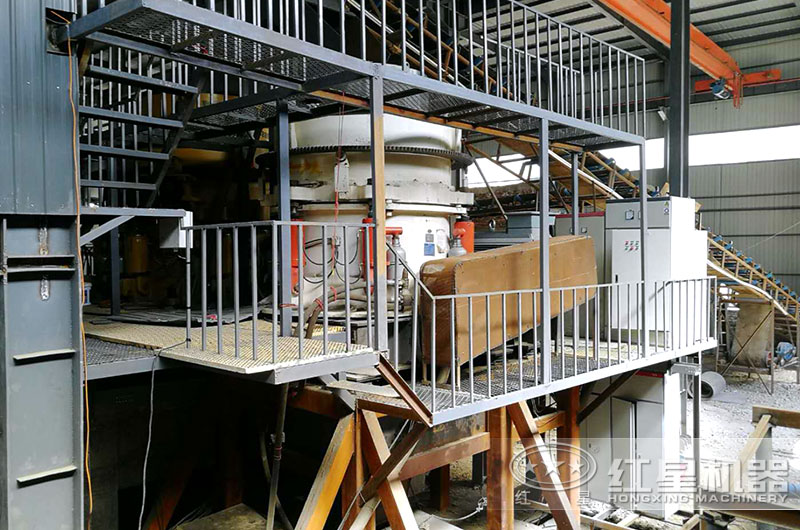 圓錐破碎機(jī)工作現(xiàn)場(chǎng)圖片 圓錐破碎機(jī)工作現(xiàn)場(chǎng)圖片