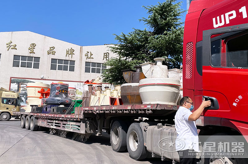 磨粉機設備裝車發(fā)貨現(xiàn)場圖片 磨粉機設備裝車發(fā)貨現(xiàn)場圖片