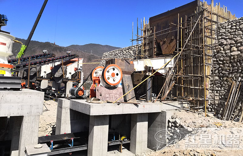 石子破碎機(jī)一臺多少錢？時產(chǎn)量100噸左右