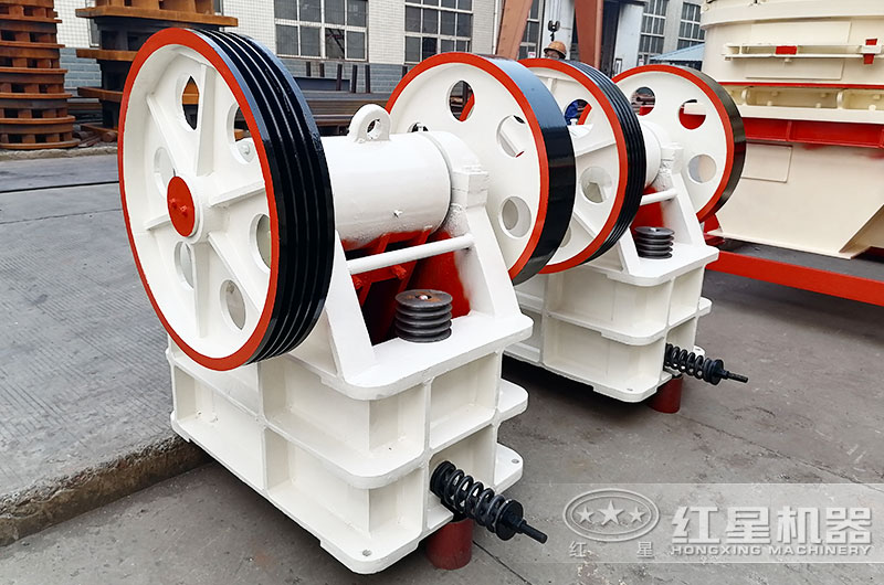 小型顎式粉碎機(jī)圖片 小型顎式粉碎機(jī)圖片