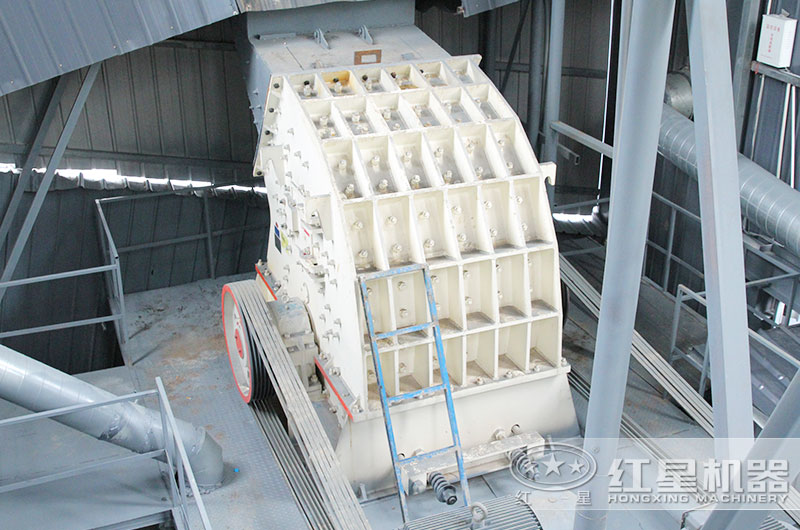 錘式破碎機(jī)石灰石破碎現(xiàn)場 錘式破碎機(jī)石灰石破碎現(xiàn)場