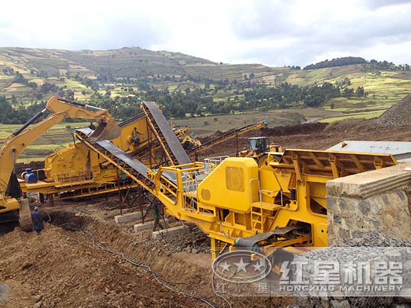 車載石料破碎機客戶現(xiàn)場