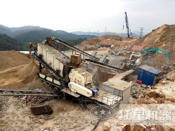 小型車載移動破碎機處理建筑垃圾現(xiàn)場