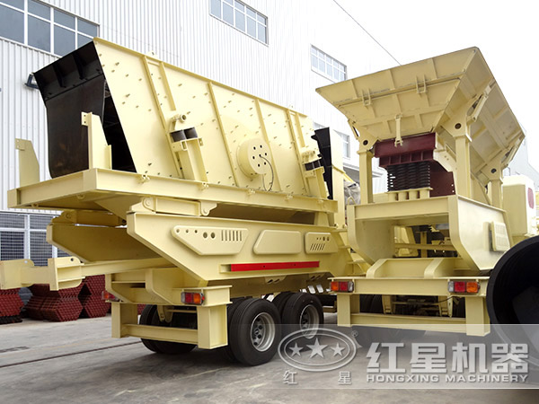 以配置篩分機(jī)為核心設(shè)備的河卵石車載流動(dòng)打石機(jī)