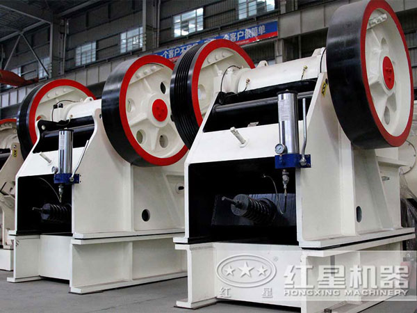 大型石頭顎破碎機市價多錢？（內附高清顎破作業(yè)視頻）