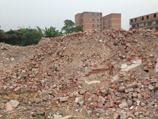 破碎磚渣用什么機(jī)械？建議使用錘式粉碎機(jī)