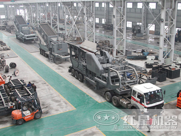 河南紅星移動(dòng)鵝卵石破石機(jī)生產(chǎn)車(chē)間