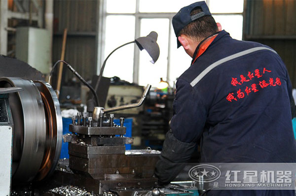 河南紅星技術(shù)人員正在認(rèn)真的測(cè)試