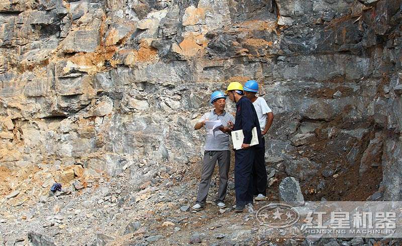 紅星技術(shù)人員現(xiàn)場指導客戶