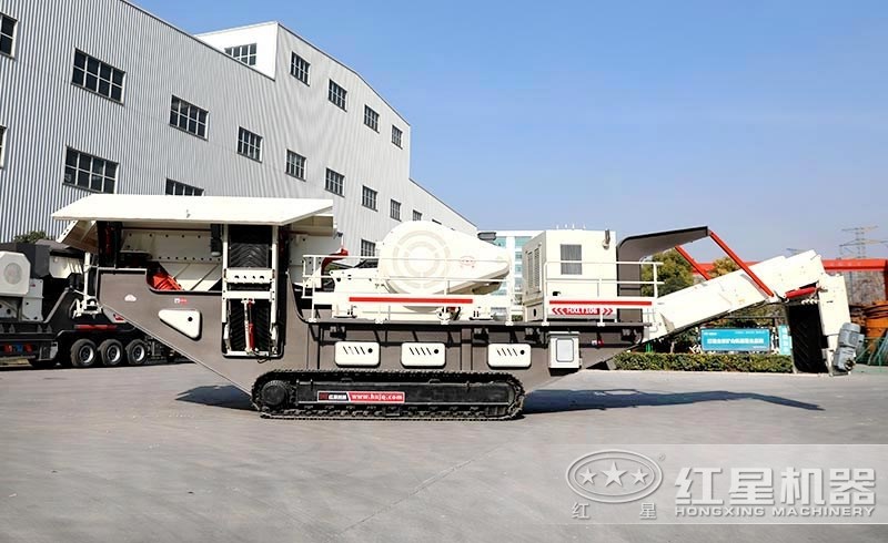 大型采石場用以柴油為動力的履帶破碎機(jī)更高產(chǎn)、環(huán)保