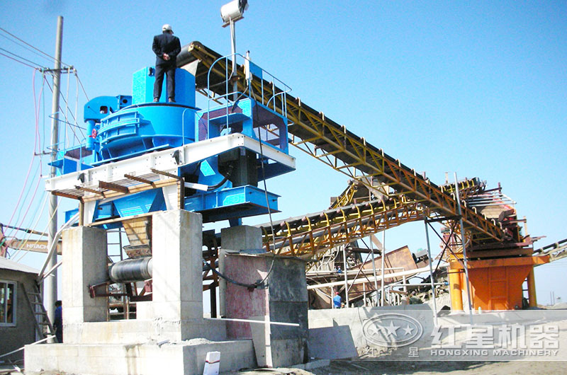 能把石頭打成沙子的機器多少錢，可以過環(huán)保嗎？