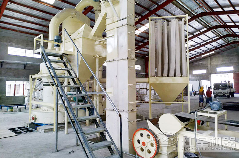 雷蒙磨粉機(jī)設(shè)備型號(hào)都有哪些？室內(nèi)雷蒙磨粉生產(chǎn)線廠房高度多少？