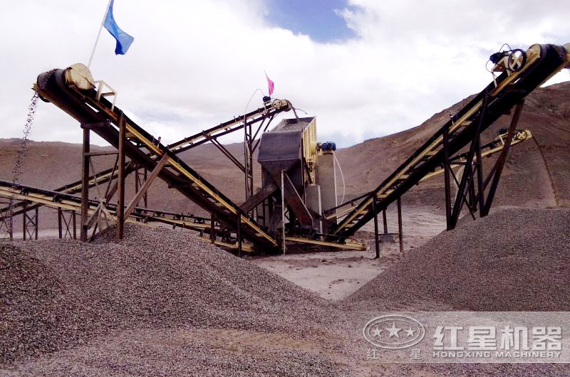 碎石破碎機(jī)生產(chǎn)線一天產(chǎn)量是多少？有沒(méi)有現(xiàn)場(chǎng)生產(chǎn)視頻？