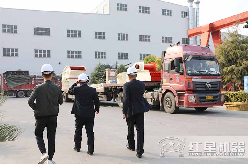 江西沙子廠用戶來(lái)廠考察打石頭設(shè)備