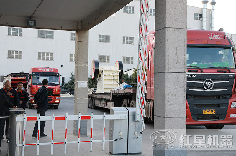 時(shí)產(chǎn)30-300噸的石料、石塊碎石機(jī)一套多少錢？