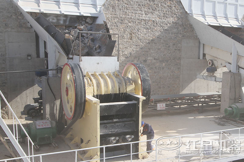 時產(chǎn)1000噸的鄂破機下料口多大，有哪些型號？