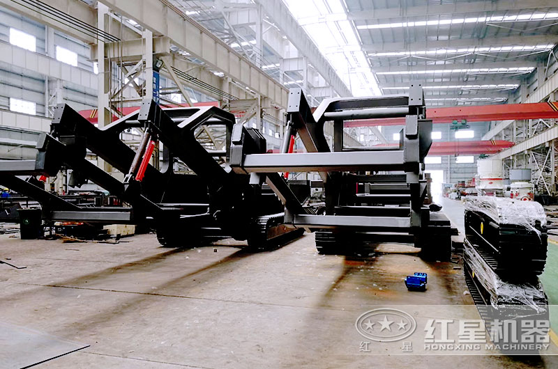 不同長(zhǎng)度的履帶流動(dòng)機(jī)架生產(chǎn)車(chē)間