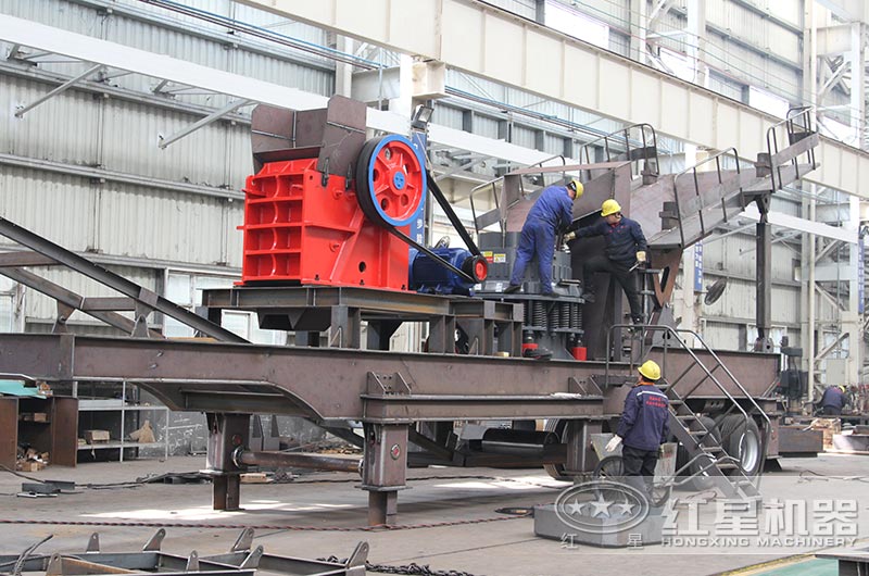 四合一移動(dòng)石子碎石機(jī)生產(chǎn)車間