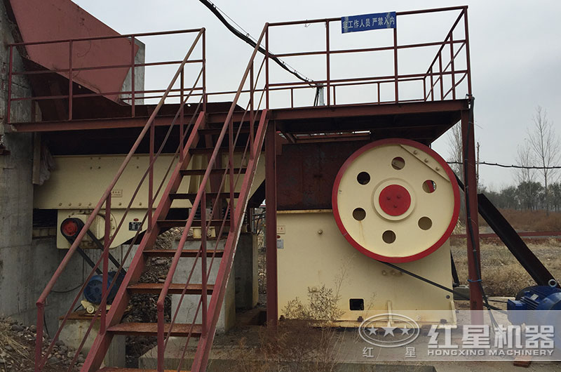 46破碎機作業(yè)現(xiàn)場