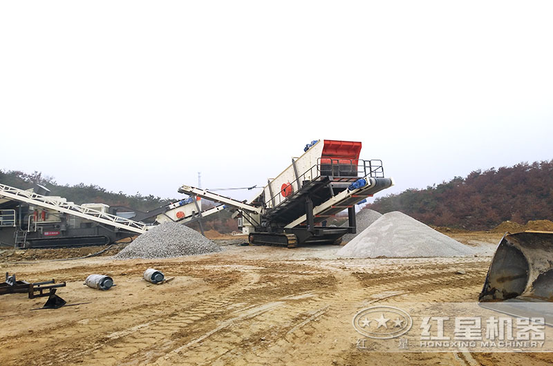 移動(dòng)破石子機(jī)，目前國(guó)內(nèi)比較先進(jìn)的破碎石子機(jī)器