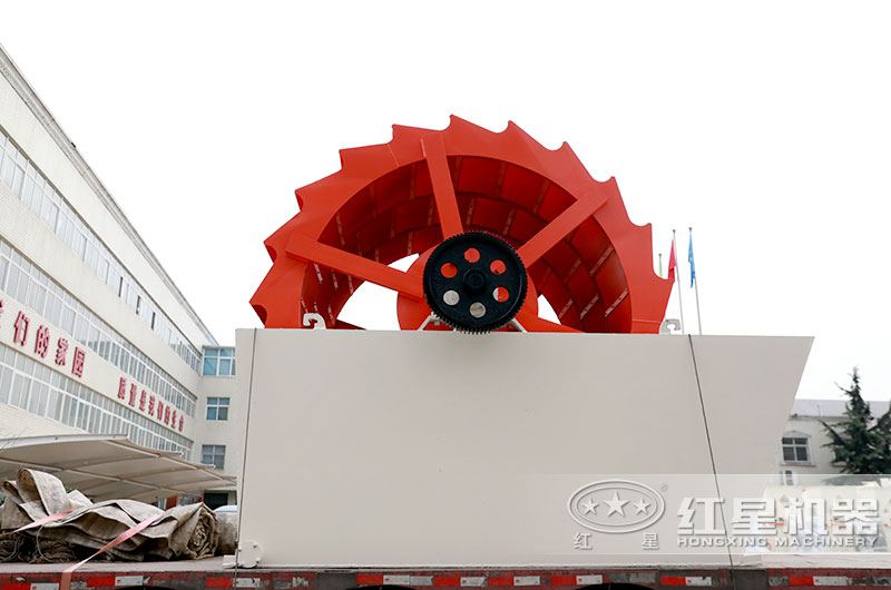 客戶(hù)輪斗式洗砂機(jī)裝車(chē)發(fā)貨現(xiàn)場(chǎng)