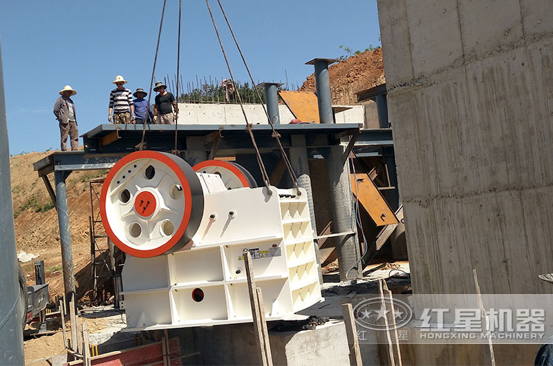 刻沙子石子機(jī)每天的產(chǎn)量多少？開辦石子廠合法嗎？