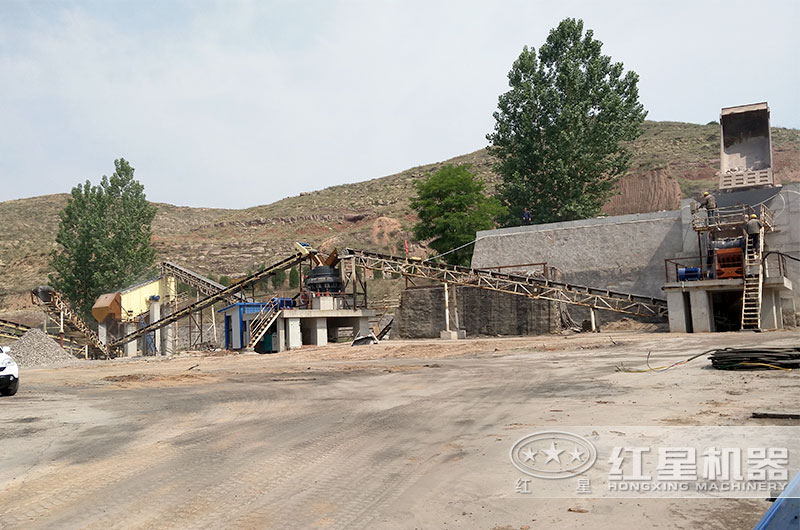 破碎玄武巖用什么機器好？整條生產(chǎn)線還需要哪些設(shè)備？