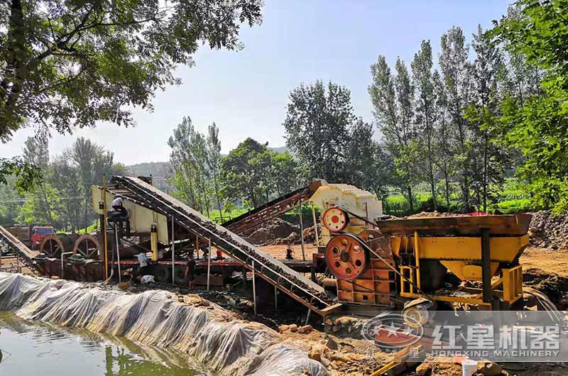 洛陽嵩縣石灰?guī)r破碎現場