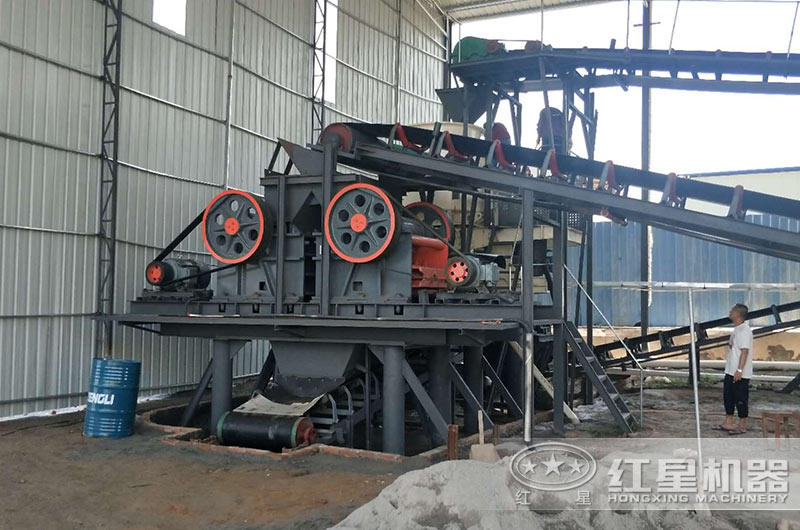 顎式碎裂設(shè)備的顎板有什么作用？宜采用哪種材料制作？