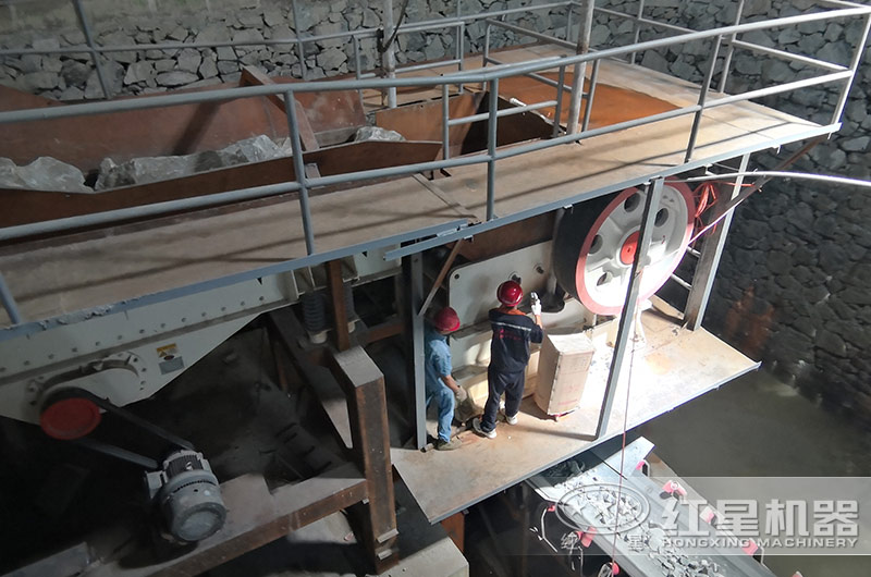 瀝青混凝土用輝綠巖還是玄武巖？鄂式破碎機(jī)碎輝綠巖怎樣？