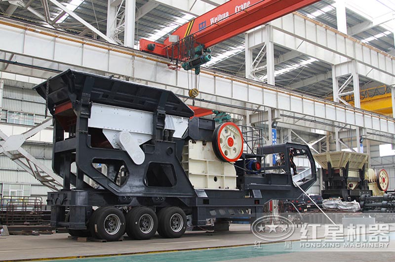 訂購(gòu)一臺(tái)時(shí)產(chǎn)50噸的小型移動(dòng)破碎機(jī)多少錢(qián)？（附現(xiàn)場(chǎng)視頻）