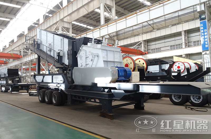 準備發(fā)往用戶破碎現(xiàn)場的——輪胎式移動破碎機